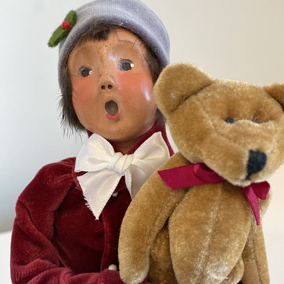 Limited Edition Byers' Choice Child with Teddy Bear - Picture 2 of 9